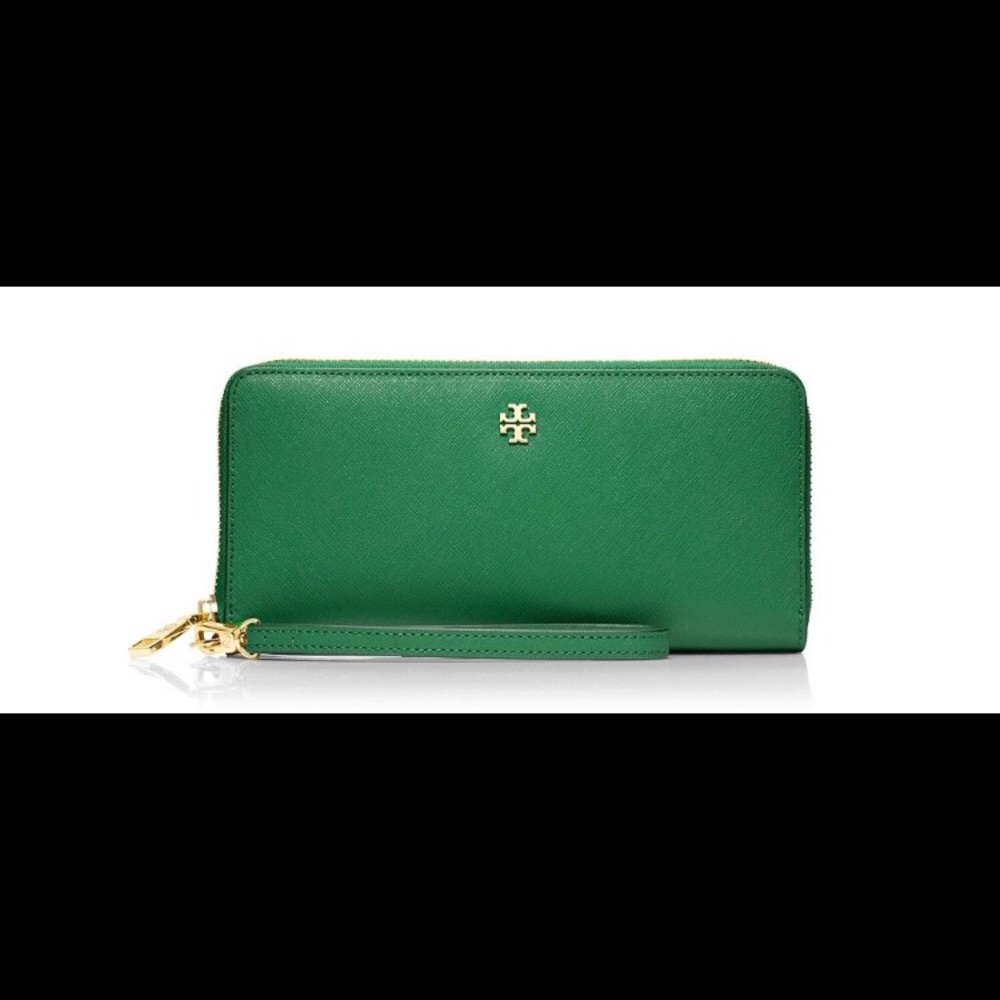 Tory Burch- Continental Passport Wallet